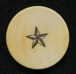 VINTAGE ANTIQUE SCRIMSHAWED POKER CHIP