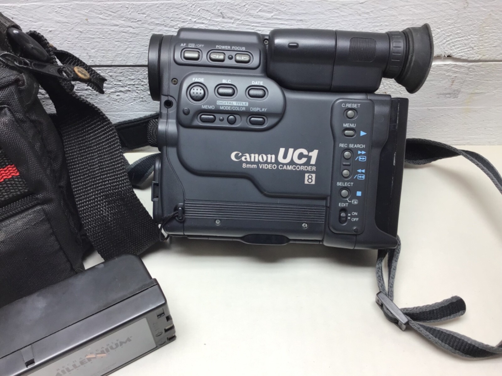 Canon UC1 8mm Tape Video Camcorder Good physical condition AS IS