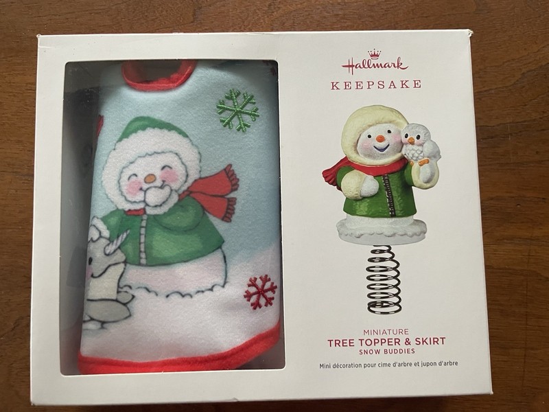 2022 Hallmark Keepsake Miniature "Snow Buddies" Tree Topper & Skirt NEW IN BOX