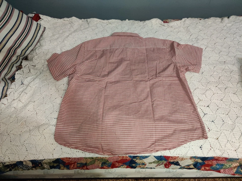 Camisa masculina Old Navy manga curta com botões GG - Imagem 2 de 3