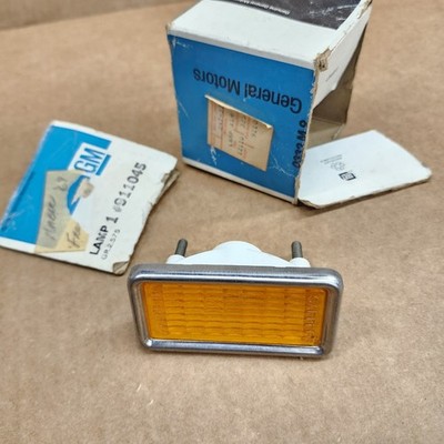 ♥︎ 確認用 ♥︎ NOS 1969 Chevrolet Corvette Front Side Marker Light Amber Chevy GM