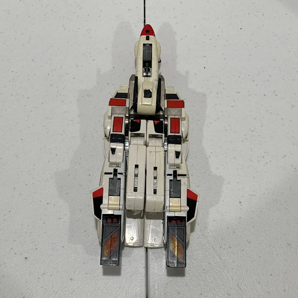 Figura de acción de colección Bandai Transformers G1 Jetfire 1985 incompleta/dañada Foto 4 de 4