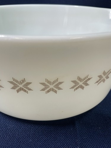 Vintage Pyrex 475-B 2 1/2 Qt Casserole Dish Town & Country Brown Stars on White - Picture 9 of 9
