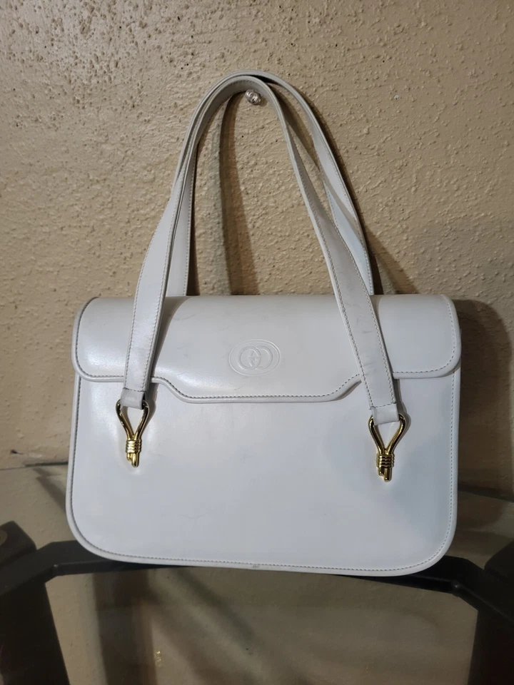 Bolso de mano vintage antiguo Gucci blanco mediano de cuero. Italia. Estado es V.Gd  Foto 3 de 4