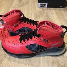 Paris Saint-Germain x Jordan Mars 270 Infrared for Sale