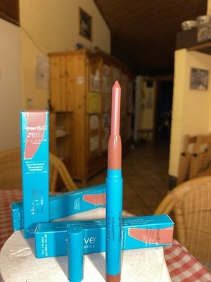 NEU! Thrive Lippenstift   Farbe Petal  Originalpreis 25 