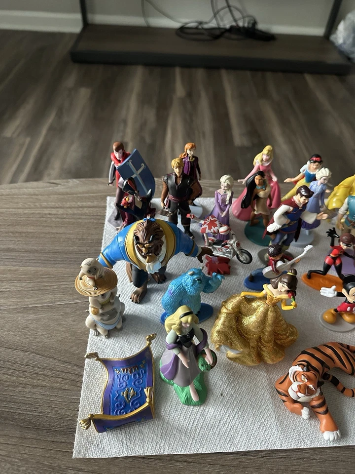 Lote de 40 Figuras Surtidas Disney Plástico PVC Personajes de Películas y TV Juguetes Coleccionar Foto 2 de 4