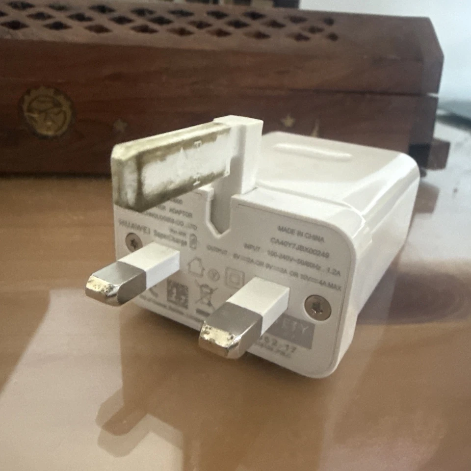 GENUINE HUAWEI 40W SUPERCHARGE MAINS ADAPTER CHARGER HW-100400B01 - Image 2 of 3