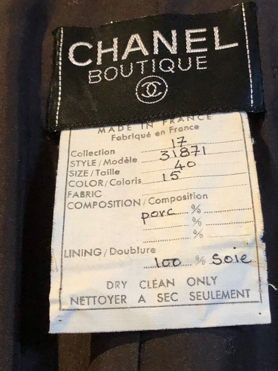 CHANEL VINTAGE 1988A MUSEUM LEATHER JACKET 14K GOLD CC CHANEL VINTAGE 1988A MUSEUM LEATHER JACKET 14K GOLD CC