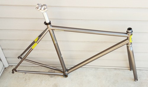 SPECIALIZED GLOBE ROLL 8 Bike Bicycle 