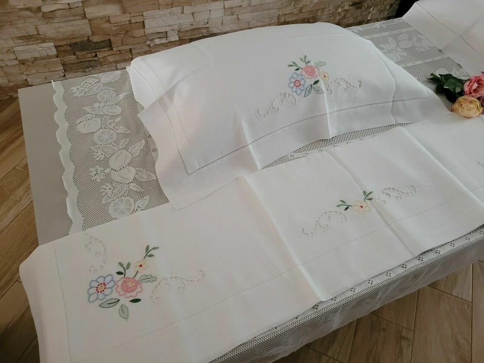 Sábana rica en lino puro con talla bordado hecha a mano Foto 4 de 4