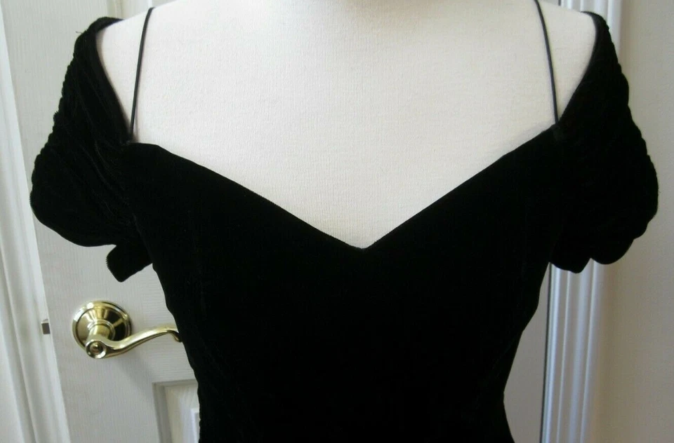 Karin Stevens официальный черный бархат макси платье оборки и подкладка с плеча sz 8 - Изображение 3 из 4