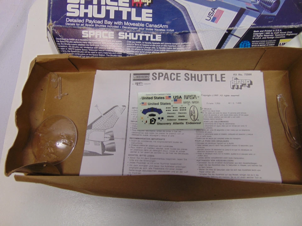 1995 Lindberg Snap Fit Space Shuttle w/ moveable canadarm #72566 USA in box - Image 3 of 4