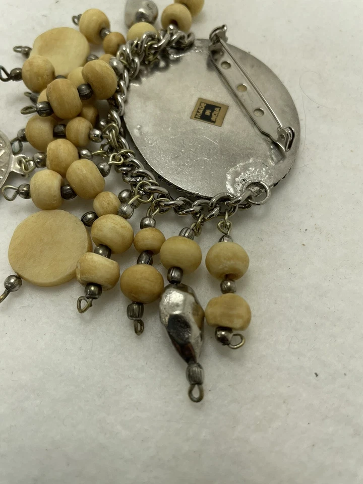 Broche vintage hecho en India. Cuentas de cuarzo y piedra grande engaste chapada en plata Foto 4 de 4