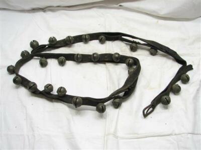 アンティークのソリのベル　ブラスベル Set 27 Early Antique Brass/Bronze Sleigh Bells Neck Horse