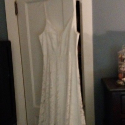White Lace Sleeveless V-Neck A-Line Full-Length Wedding Dress