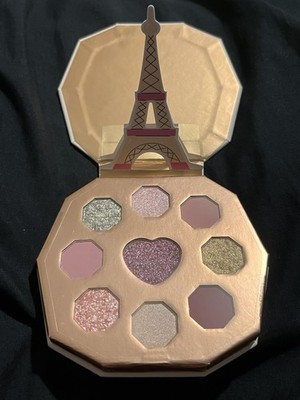 Emily in Paris by essence eyeshadow Palette