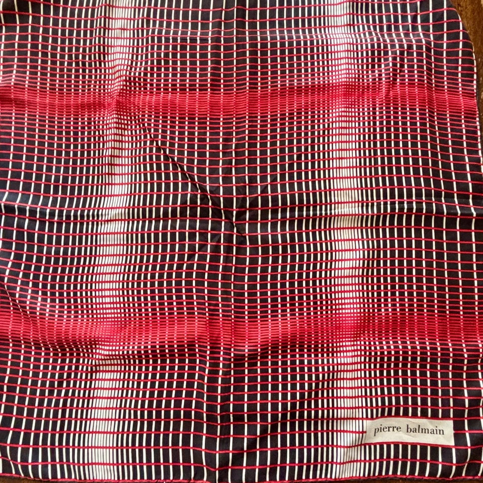 "Bufanda PIERRE BALMAIN 100 % seda roja negra blanca cuadrada geométrica 26"" x 26""" Foto 4 de 4