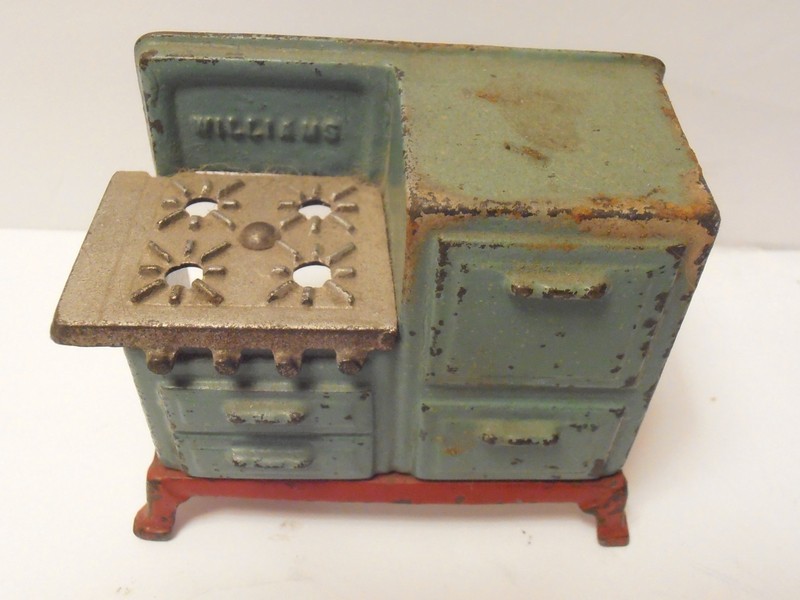 Vintage 1930's A.C.Williams Cast Iron 3.5" CHILD TOY STOVE 