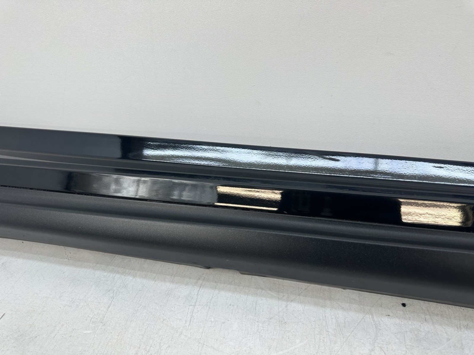 Maserati Ghibli 3.0L RWD Auto 2015 Left Side Rocker Panel Side Skirt 6700288140