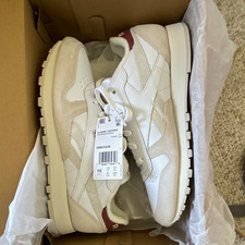 Reebok Classic Leather women  s Low Top Lace-Up Sneakers White/Beige/Burgundy