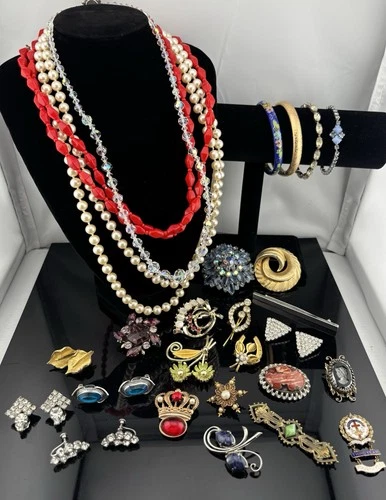 1LB VINTAGE Costume Jewelry Lot Rhinestone + SOME SIGNED Whiting Davis Weiss +
