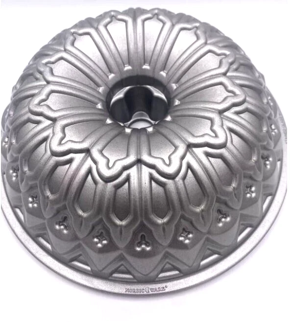 Nordic Ware Stained Glass Bundt Cake Pan 9 Cup 10 x 3" Cast Aluminum USA