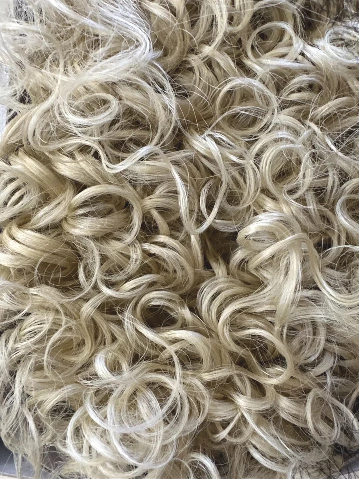 Outre lace front wig kasilda blonde New Curly 20” Color 613 - Image 4 of 4