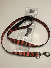 Tigger Winnie the Poo dog leash 4’  1” Disney Buckle Down USA Official Stripes
