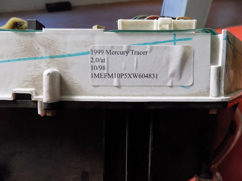 Velocímetro Mercury Tracer 1999 cuadro de instrumentos Foto 3 de 4