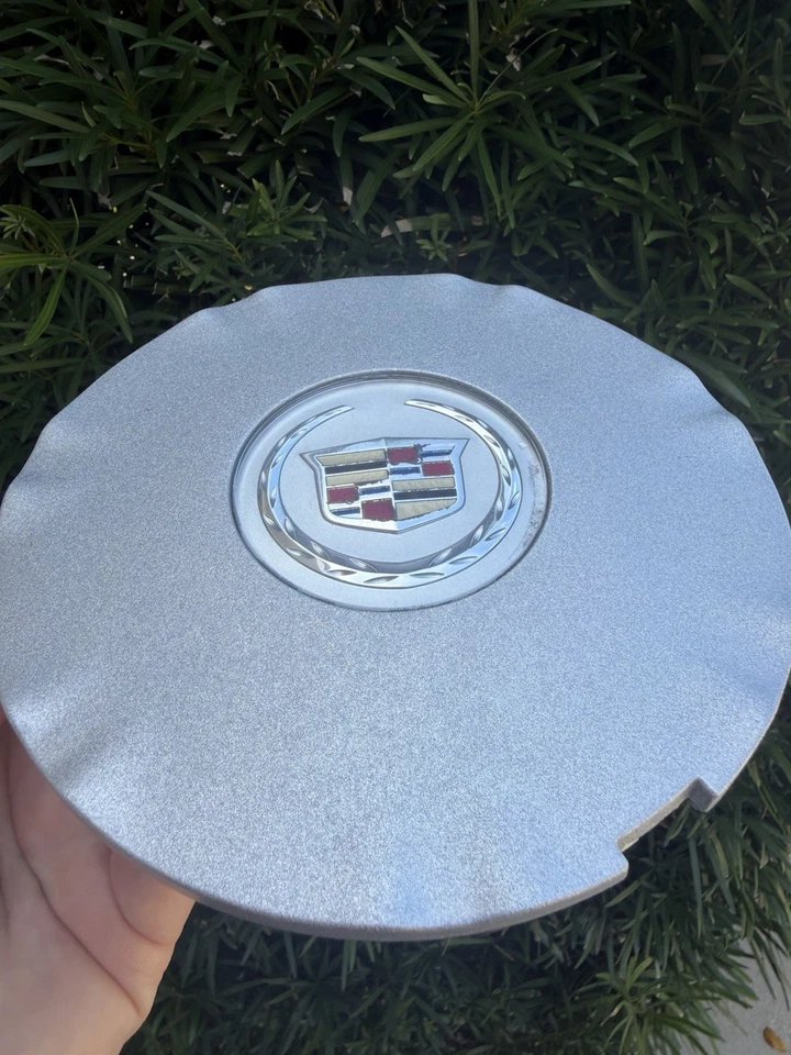 Tapa central de rueda Cadillac SRX 2010-2016 rueda de 18" 9597489 repintada OEM Foto 3 de 4