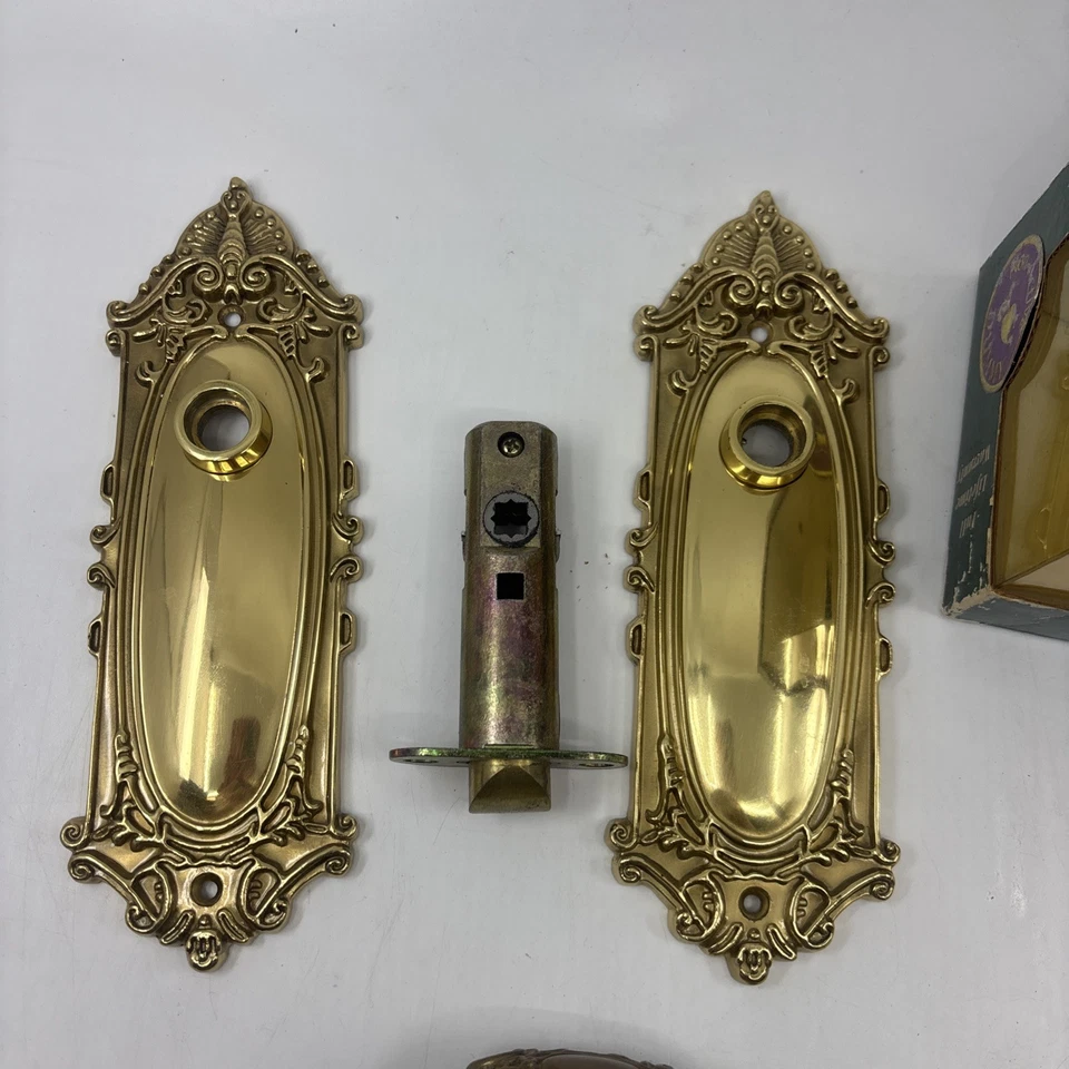 Nostalgic Warehouse Victorian Long Plate Victorian Knob in Brass INCOMPLETE - Image 2 of 4