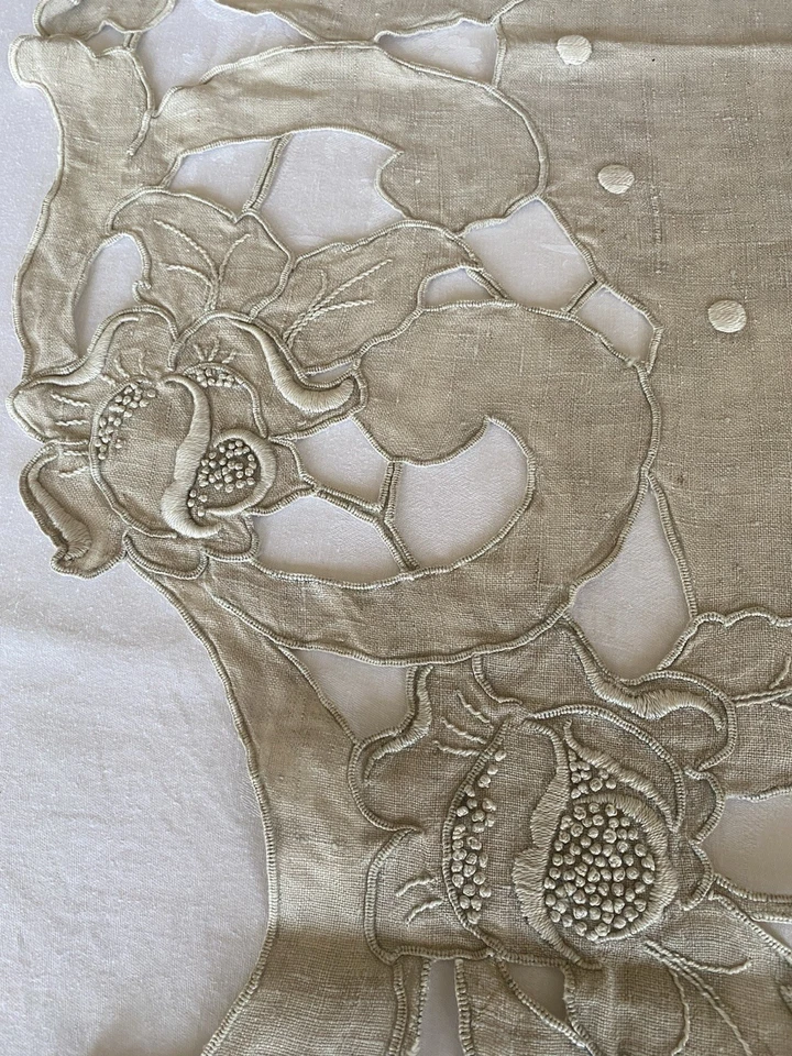 Linge ancien Immense Chemin de table Napperon  brodé 1m33 - Photo 3/4