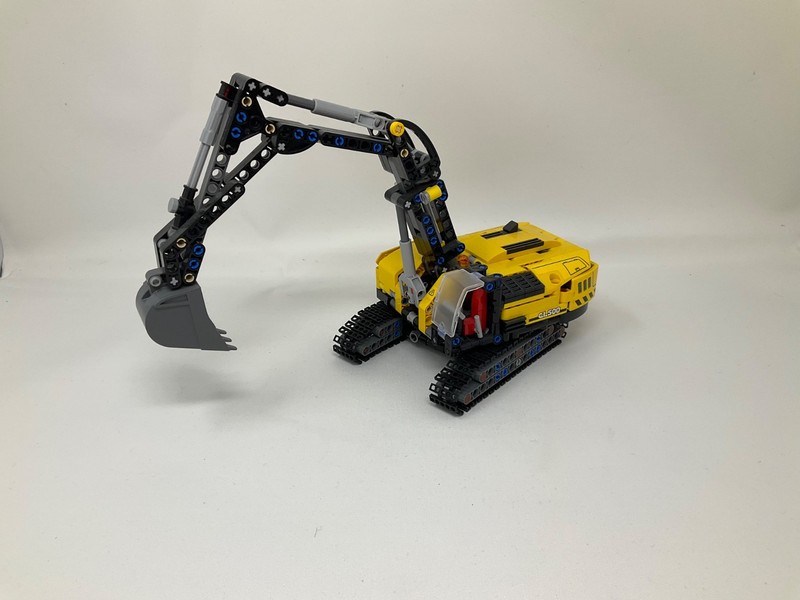 LEGO TECHNIC Heavy-Duty Excavator (42121) Pre Owned, No Box or Manual, Pre Built