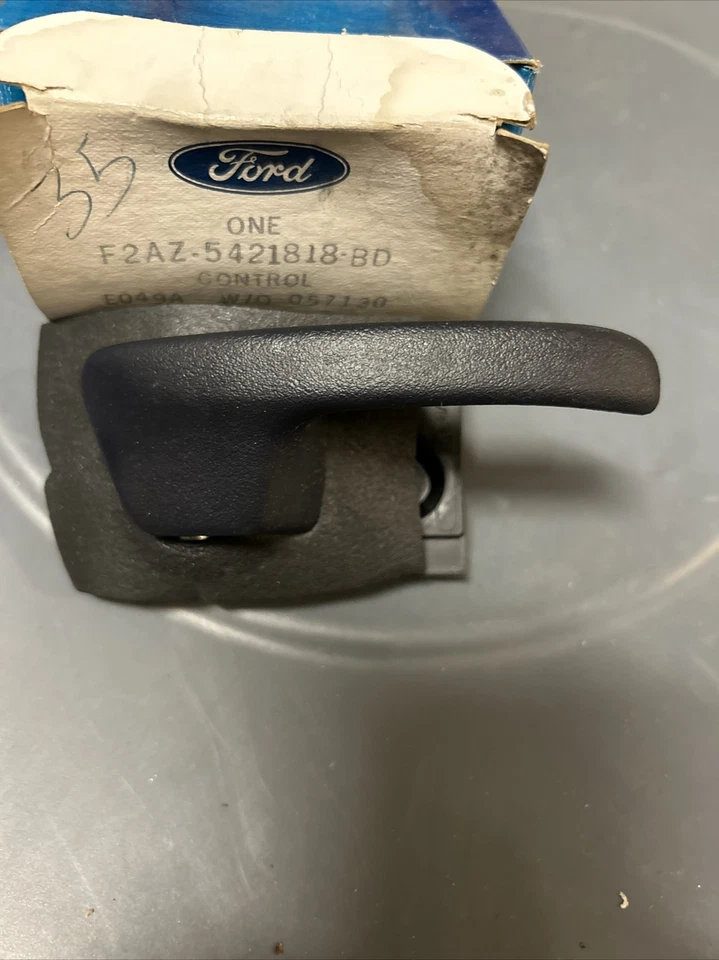 Manija de puerta interior derecha Ford F2AZ-5421818-BD Victoria Grand Marquis Foto 2 de 2