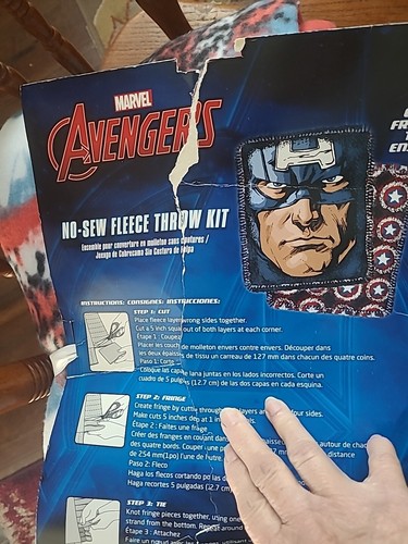 No Sew Fleece Throw Blanket KIT, Marvel Avengers, 2 Prints 72 X 60 - Picture 4 of 7