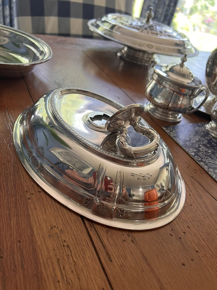 Tigela de servir oval design Reed and Barton Sir Galahad com tampa banhada a prata #4072 - Imagem 2 de 4