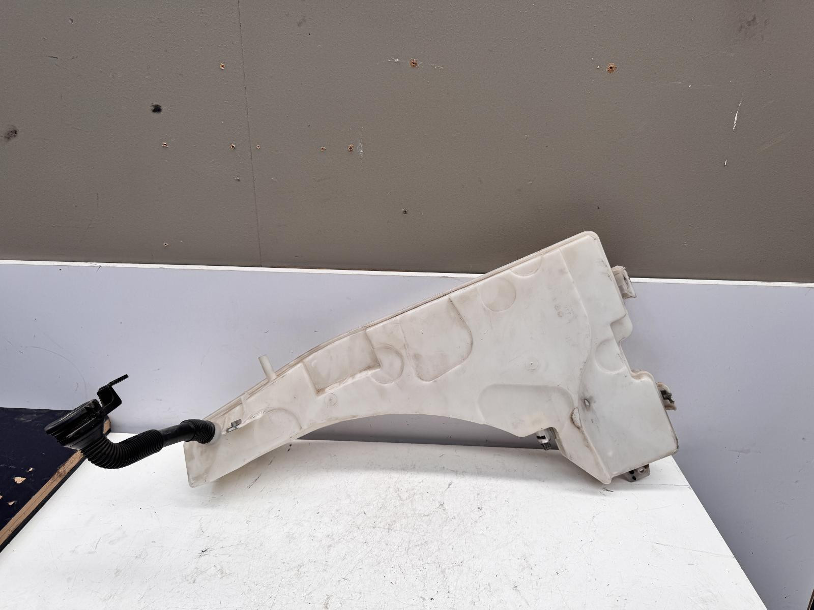 BMW X5 Washer Bottle E70 03/2007-08/2013 - thumbnail 4