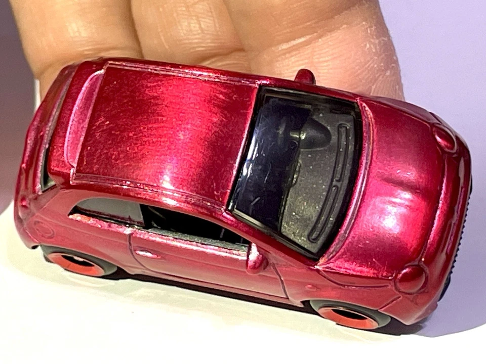 💥 Hot Wheels hecho a medida - Coche diecast Fiat 500e con rojo Spectraflame Foto 2 de 4