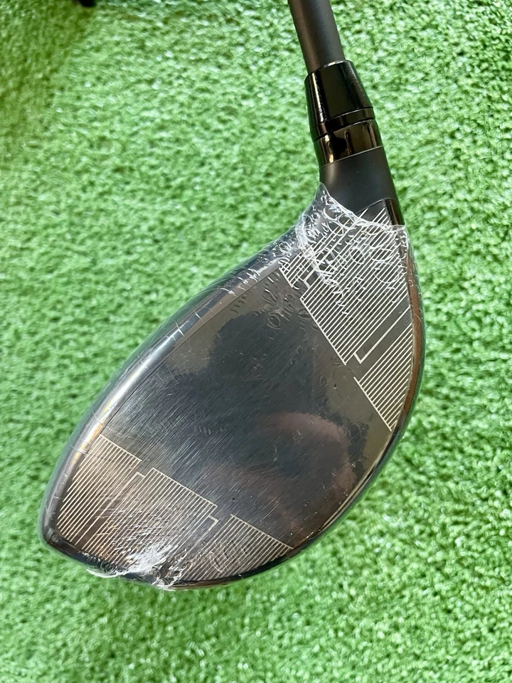 Wilson Dynapwr Carbon Driver 10.5 Degree Stiff Flex Right Handed Mens Golf Club - Image 4 of 4