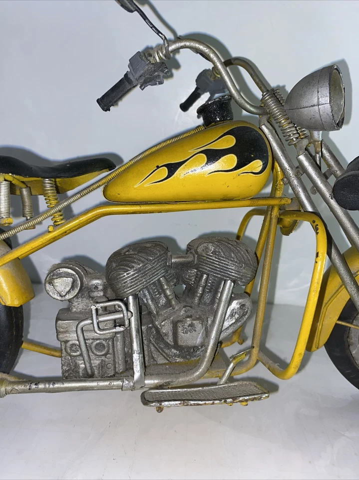 METAL YELLOW & WHITE MINI MOTORCYCLE V-TWIN PANHEAD STYLE MODEL 8" T x 15” W - Image 4 of 4