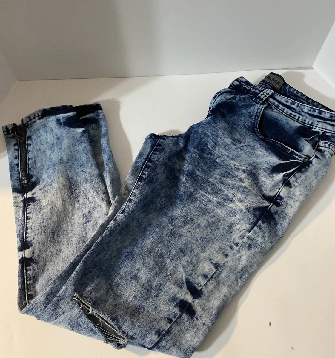 Buckle hotsell ripped jeans