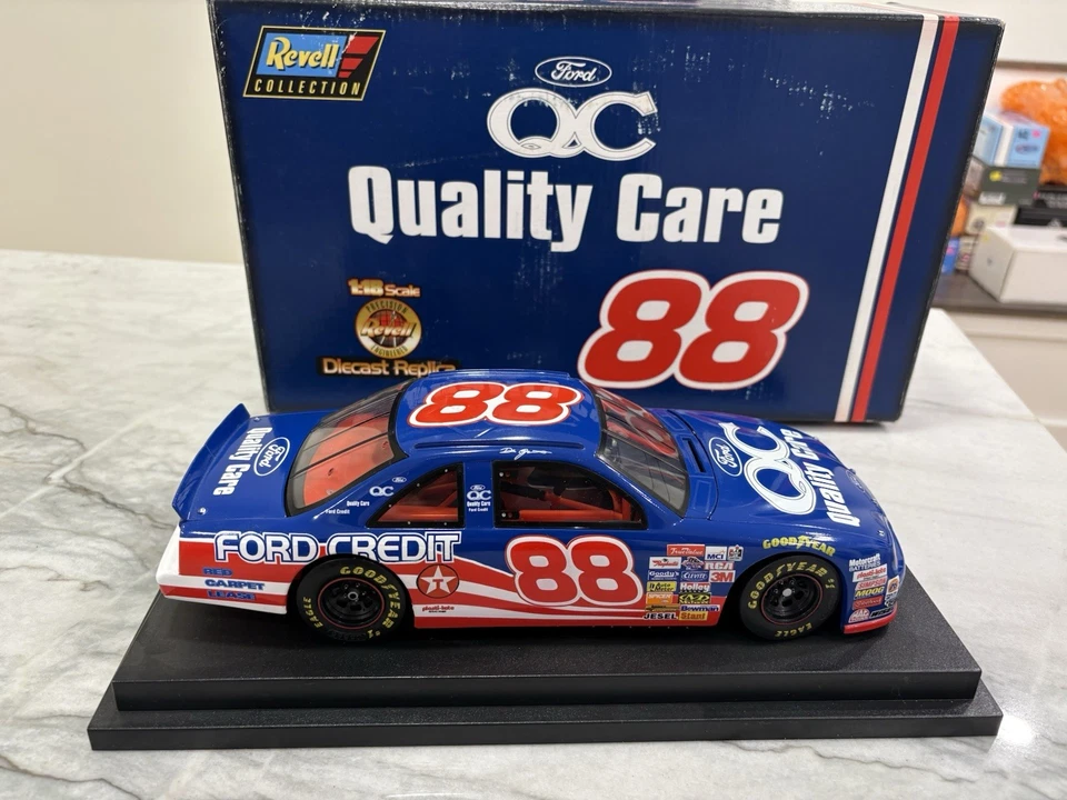 Dale Jarrett 1997 Quality Care QC Nascar 1/18 Diecast Ford Thunderbird #88  - Image 3 of 4