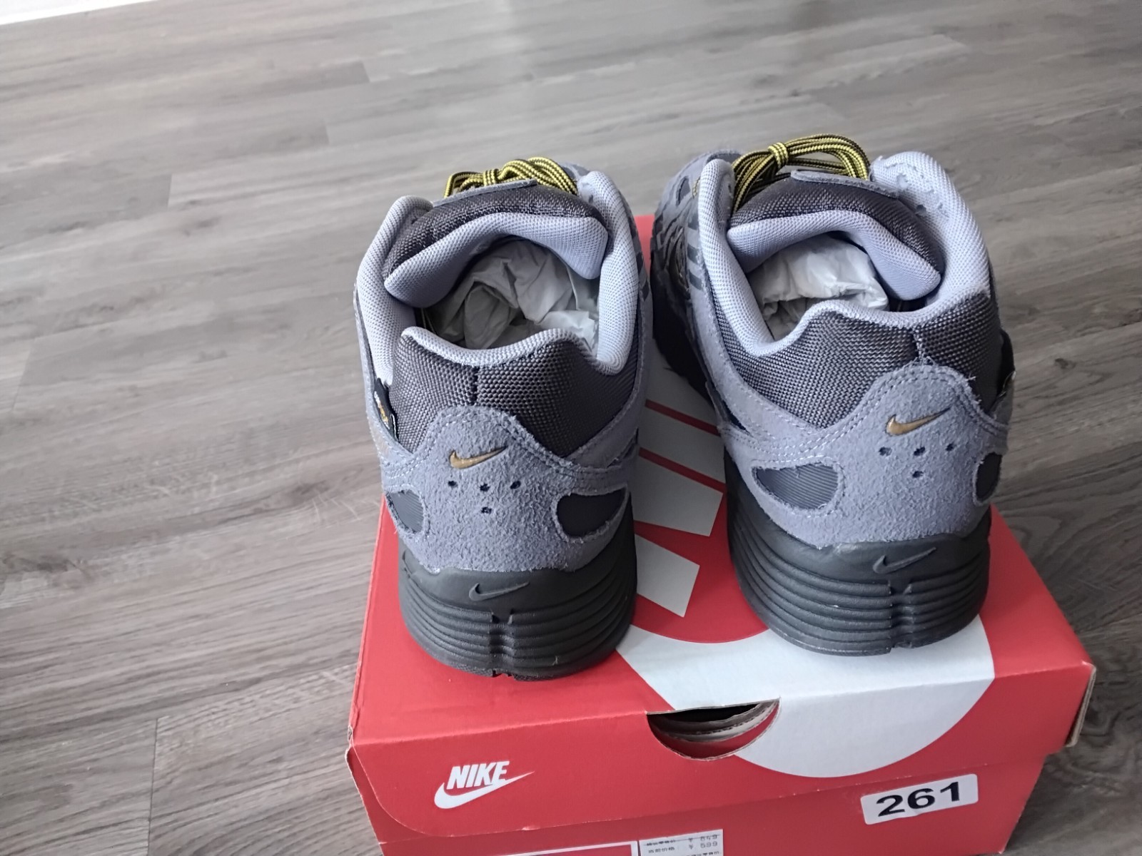 Nike P-6000 PRM Grey/Gold/Black Men’s Lace Up Low Top Trainers UK 8.5 image 5