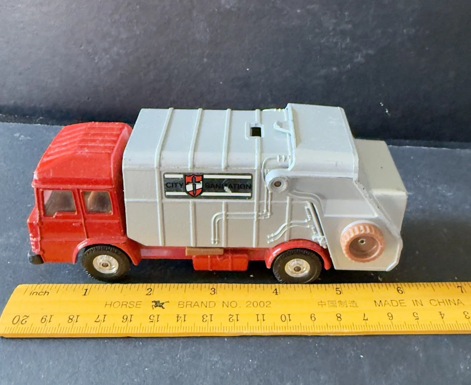 VINTAGE 1980 CORGI TRUCK GARBAGE REVOPAK REFUSE COLLECTOR METAL 6” TOY - Image 2 of 4