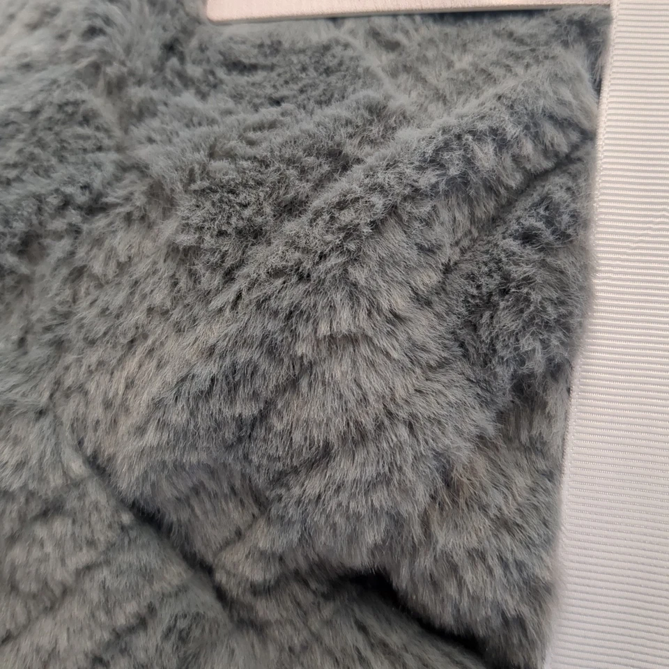 Manta Koolaburra de UGG Crystelle Texturizada Imitación Piel Gris 50x70 Acogedora Nueva con Etiquetas Foto 4 de 4