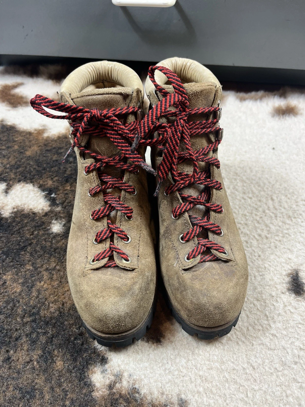Vintage Vasque Mountaineering Boots Mens 7.5 B Brown Suede Leather Hiking