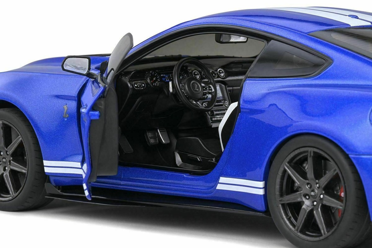 1/18 Ford Mustang Shelby GT500 Blue W Stripes Diecast Model by