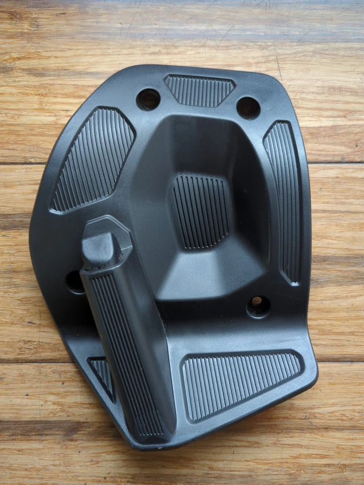 Chevrolet Corvette 2020-2022 carrocería trasera izquierda soportes de piso OEM Foto 2 de 4