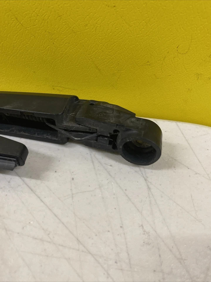 2006-2010 SUZUKI GRAND VITARA 5 DOOR REAR WIPER ARM & BLADE NO NUT COVER — 第 3/4 张图片